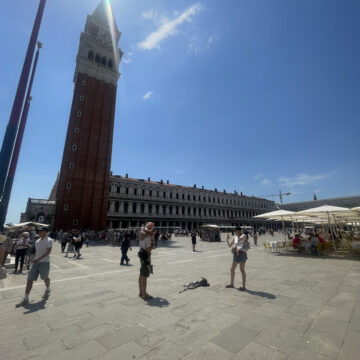 unnamed TURISMO. VENETO. L’EFFETTO LAS VEGAS: COME VENEZIA RISCHIA DI DIVENTARE UN PARCO A TEMA SENZA PIÙ VENEZIANI