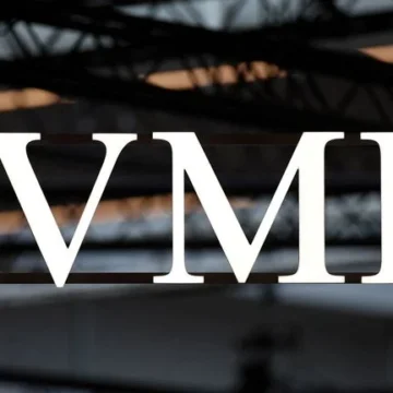 2026-07-27T154547Z_1_LYNXMPEM6Q1BA_RTROPTP_4_LVMH-RESULTS.JPG Lusso. Francia. LVMH chiude in crescita, seppure a una cifra, e dà ossigeno alla filiera italiana