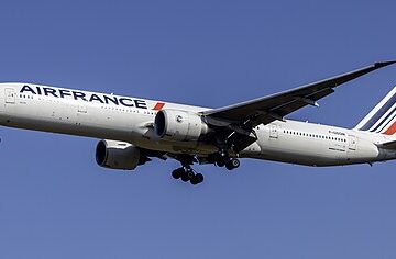 Guerra. Medio Oriente. Stop ai voli delle compagnie aeree: Air France, Klm e British sospendono le rotte