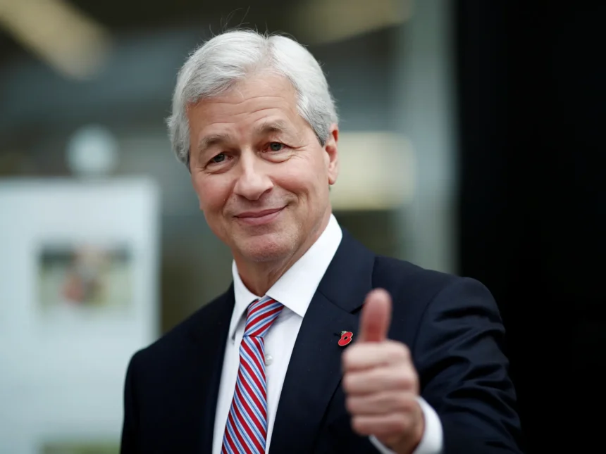 5e1deef5f44231754a600e73 Finanza. Usa. Dimon (JPMorgan), ‘Dominio dollaro non è eterno, serve forza militare ed economica’