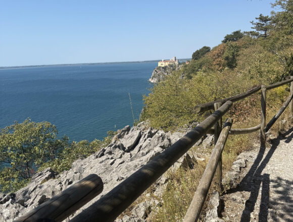 TiLancio estate. Natura e cultura. Sul sentiero Rilke, dove la pietra ed il mare incontrano la pazienza dell’anima