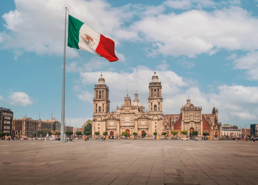 2AC_SS_zocalo_citt_Messico_1323912815_dbwwan.jpg?_i=AA Industria. Messico. La nuova frontiera del Made in Italy: l’industria italiana conquista l’hub dell’America Latina
