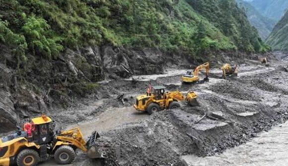 Clima. Nepal. Emergenza alluvioni, disastro nell’Himalaya, 4mila persone disperse