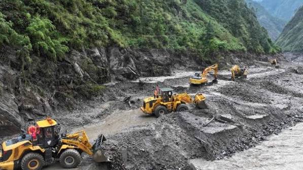 images-3 Clima. Nepal. Emergenza alluvioni, disastro nell’Himalaya, 4mila persone disperse