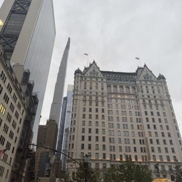 ny plaza Attualità. New York dice addio (temporaneamente) al Plaza Hotel: chiusura di quattro anni per salvare la storica facciata