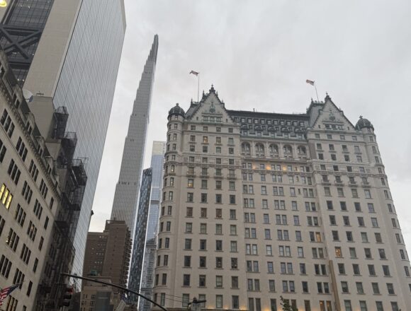 Attualità. New York dice addio (temporaneamente) al Plaza Hotel: chiusura di quattro anni per salvare la storica facciata
